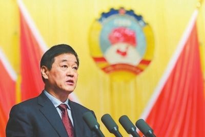 省政协主席张昌平代表十一届省政协常委会向大会作工作报告。