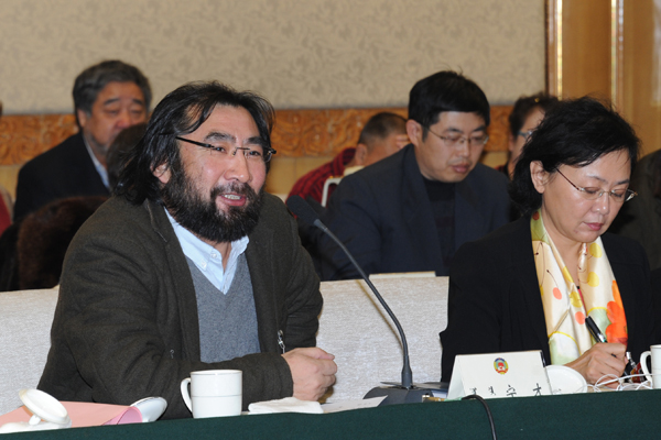 政协委员进行小组讨论