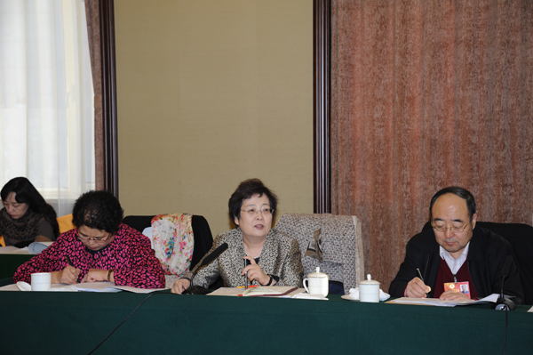 自治区政协副主席陈羽参加小组讨论