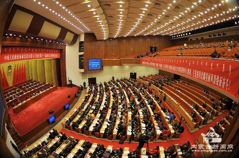 内蒙古政协十一届四次会议胜利闭幕