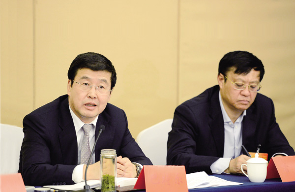 巴特尔与政协委员讨论政府工作报告时强调：认真履行协商议政职责 为自治区经济社会发展建言献策