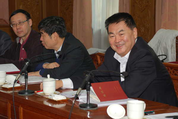 任亚平参加政协分组讨论政府工作报告