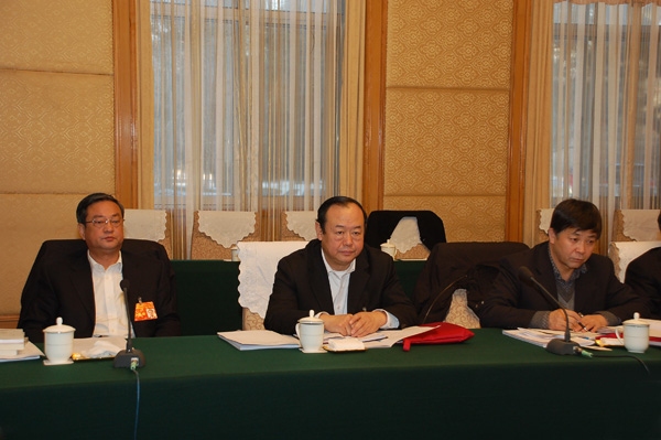 杨成旺参加政协分组讨论政府工作报告